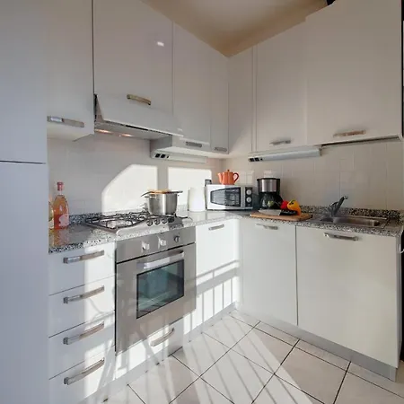 3-bedroom Lakefront Lakeview Apartment Acquaseria