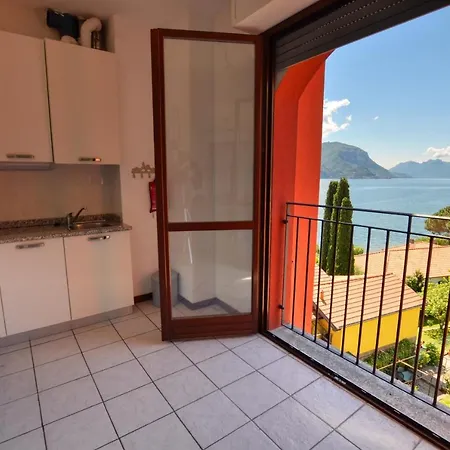 3-bedroom Lakefront Lakeview Apartamento Acquaseria