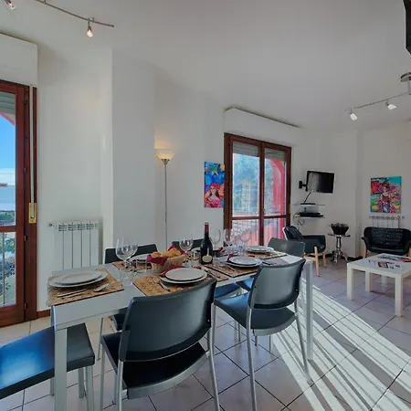 3-bedroom Lakefront Lakeview Acquaseria
