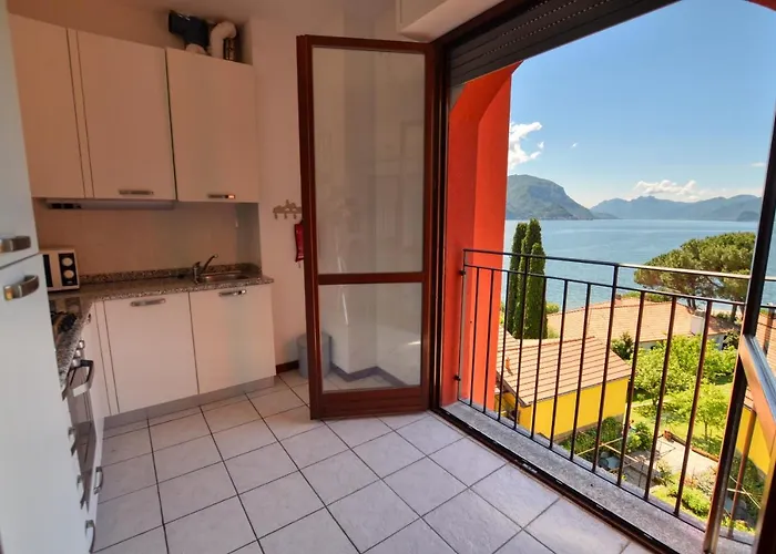 3-bedroom Lakefront Lakeview Daire Acquaseria