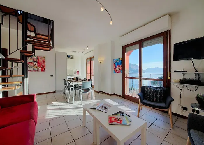 3-bedroom Lakefront Lakeview Daire *