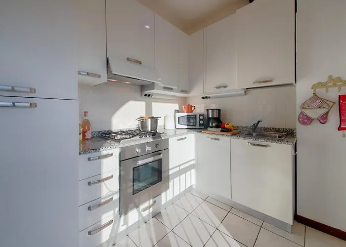 3-bedroom Lakefront Lakeview Daire Acquaseria